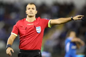 Έριξε ΤΕΣΣΑΡΑ με μαέστρο τον Ράγιος... (Φώτος)