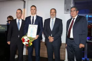 Το δείπνο της ΚΟΕΑΣ για τους κορυφαίους (φώτος)
