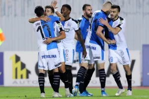 ΕΠΙΤΕΛΟΥΣ... Απόλλων με ΤΡΙΑΡΑ στο Τάσος Μάρκου! (φώτος)