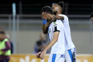 ΕΠΙΤΕΛΟΥΣ... Απόλλων με ΤΡΙΑΡΑ στο Τάσος Μάρκου! (φώτος)