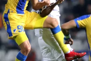 ΑΝΑΤΡΟΠΗ στο 88' και... ΦΟΥΛ για πρόκριση! (Φώτος)