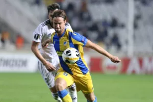 ΑΝΑΤΡΟΠΗ στο 88' και... ΦΟΥΛ για πρόκριση! (Φώτος)