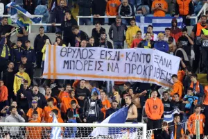 Στο χέρι του...