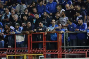 Ερυθρόλευκο "ΜΠΛΟΚΟ" με φοβερό... Ελουντού! (φώτος)