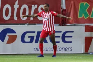 Ερυθρόλευκο "ΜΠΛΟΚΟ" με φοβερό... Ελουντού! (φώτος)
