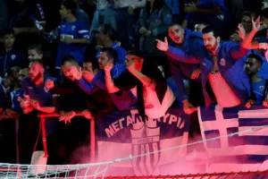 Ερυθρόλευκο "ΜΠΛΟΚΟ" με φοβερό... Ελουντού! (φώτος)