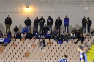 Τρίποντο... δια ποδός ΦΑΚΟΥΝΤΟ! (φώτος)