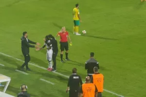 ΒΙΝΤΕΟ/Κλώτσησε το τραπέζι ο Καλό