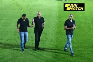 Βόλτα και... κουβέντα πριν την σέντρα