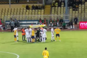 ΜΠΗΚΕ στο ασθενοφόρο, πόνοι στα πλευρά