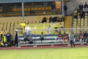 ΜΠΗΚΕ στο ασθενοφόρο, πόνοι στα πλευρά