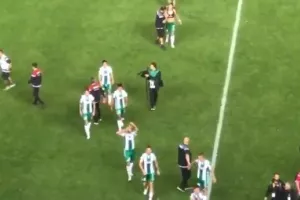 (ΒΙΝΤΕΟ) Στην θέση τους και ΧΕΙΡΟΚΡΟΤΗΜΑ!