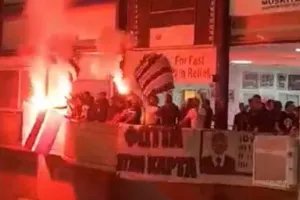 (ΒΙΝΤΕΟ) Οι οργανωμένοι του Απόλλωνα έδωσαν... χρώμα στην προπόνηση!