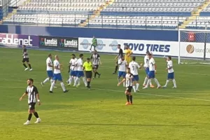 ΦΩΤΟ/Οι "τουρίστες" της Ανόρθωσης και η απάντηση του Μαργκάσα!