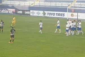 Φιλική... ΕΦΤΑΡΑ (Φώτος)