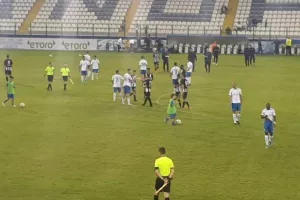 Φιλική... ΕΦΤΑΡΑ (Φώτος)