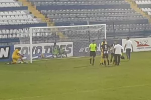Ευτράπελο στο "ΠΑΠ"/ Στο γήπεδο... μετά το μπάνιο!! (Φώτος)