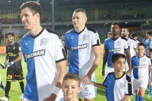 Ο Απόλλωνας με τους... μισούς