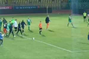 ΛΙΑΣΟΣ/ Έξαλλος και "επίθεση" σε Φελλά (Φώτος/Βίντεο)