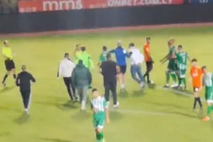 ΛΙΑΣΟΣ/ Έξαλλος και "επίθεση" σε Φελλά (Φώτος/Βίντεο)
