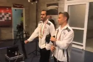 Η άφιξη της Εθνικής μας (βίντεο)