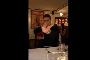Ο ΠΙΕΡΟΣ πιστολέρο από Γουέστερν! (βίντεο) 