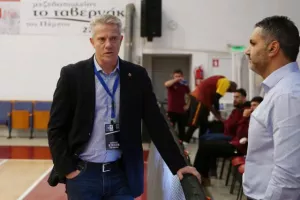 Ο Κεραυνός έριξε κατοστάρα στο ΑΠΟΕΛ! (φώτος)