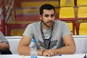 Ο Κεραυνός έριξε κατοστάρα στο ΑΠΟΕΛ! (φώτος)