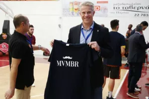 Ο Κεραυνός έριξε κατοστάρα στο ΑΠΟΕΛ! (φώτος)