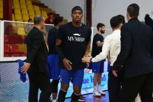 Ο Κεραυνός έριξε κατοστάρα στο ΑΠΟΕΛ! (φώτος)