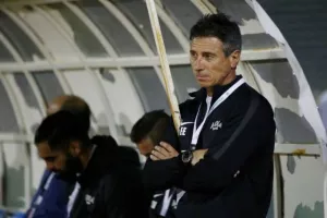 Έπλασαν... κουλουράκια στο ΜΑΚ (φώτος)