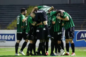ΕΣΠΑΣΕ το ρόδι με ΤΕΣΣΑΡΑ! (φώτος)