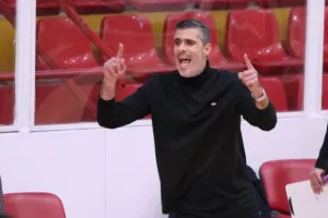 Ο Κεραυνός έριξε κατοστάρα στο ΑΠΟΕΛ! (φώτος)
