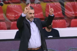 Ο Κεραυνός έριξε κατοστάρα στο ΑΠΟΕΛ! (φώτος)