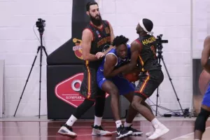 Ο Κεραυνός έριξε κατοστάρα στο ΑΠΟΕΛ! (φώτος)