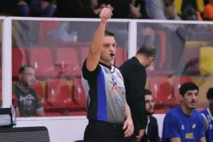 Ο Κεραυνός έριξε κατοστάρα στο ΑΠΟΕΛ! (φώτος)