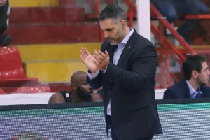 Ο Κεραυνός έριξε κατοστάρα στο ΑΠΟΕΛ! (φώτος)