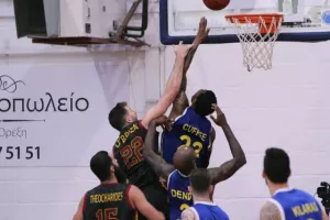 Ο Κεραυνός έριξε κατοστάρα στο ΑΠΟΕΛ! (φώτος)