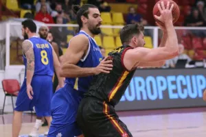 Ο Κεραυνός έριξε κατοστάρα στο ΑΠΟΕΛ! (φώτος)