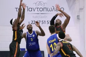 Ο Κεραυνός έριξε κατοστάρα στο ΑΠΟΕΛ! (φώτος)