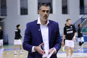 (Φώτος) Αποχαιρέτησε με ήττα το ΑΠΟΕΛ