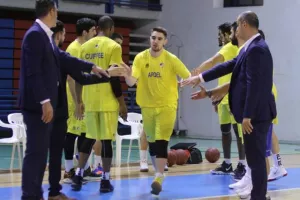 (Φώτος) Αποχαιρέτησε με ήττα το ΑΠΟΕΛ