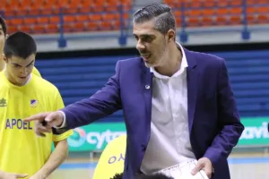 (Φώτος) Αποχαιρέτησε με ήττα το ΑΠΟΕΛ