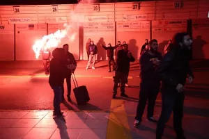 Αποθέωση για την αποστολή της ΑΕΚ στο Ηράκλειο (φώτος)