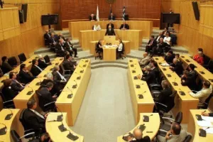 "Οι άνδρες βουλευτές λαμβάνουν περισσότερα οδοιπορικά από τις γυναίκες;"