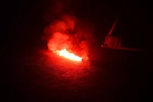 "Κόλαση" από καπνογόνα στο κλάσικο (φωτος)
