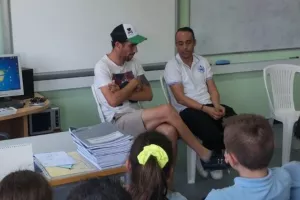 Μίκελ και Κυριάκος δίπλα στα παιδιά (φώτος)
