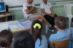 Μίκελ και Κυριάκος δίπλα στα παιδιά (φώτος)
