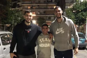 Ο Μπουζούκης ανάμεσα σε δύο... βουνά! (φώτο)