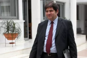 ΠΑΡΑΙΤΗΣΗ βουλευτή 